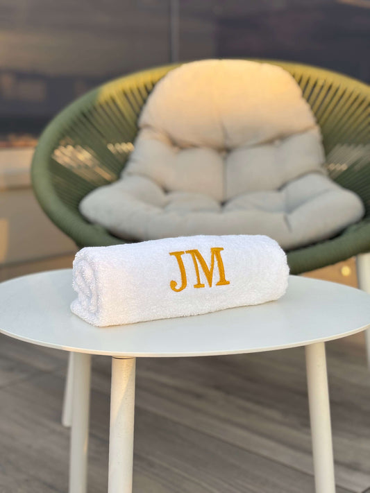 Personalisierbares Handtuch mit Stickerei, perfekte Basis für individuelle Initialen