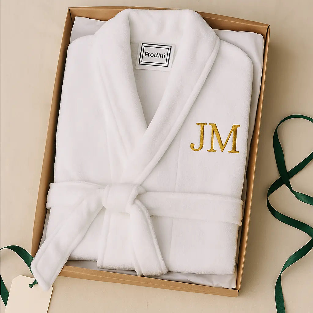 Weißer Frottini Bademantel mit gestickten Initialen in Geschenkbox